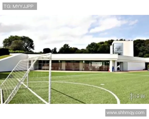 足球明星豪宅揭秘：探访足坛巨星的私人生活与奢华家居空间